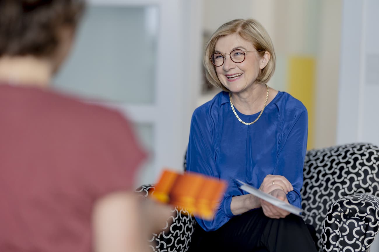 Die Karriereberaterin Melanie Schumacher im Coachinggespräch mit einem Klienten