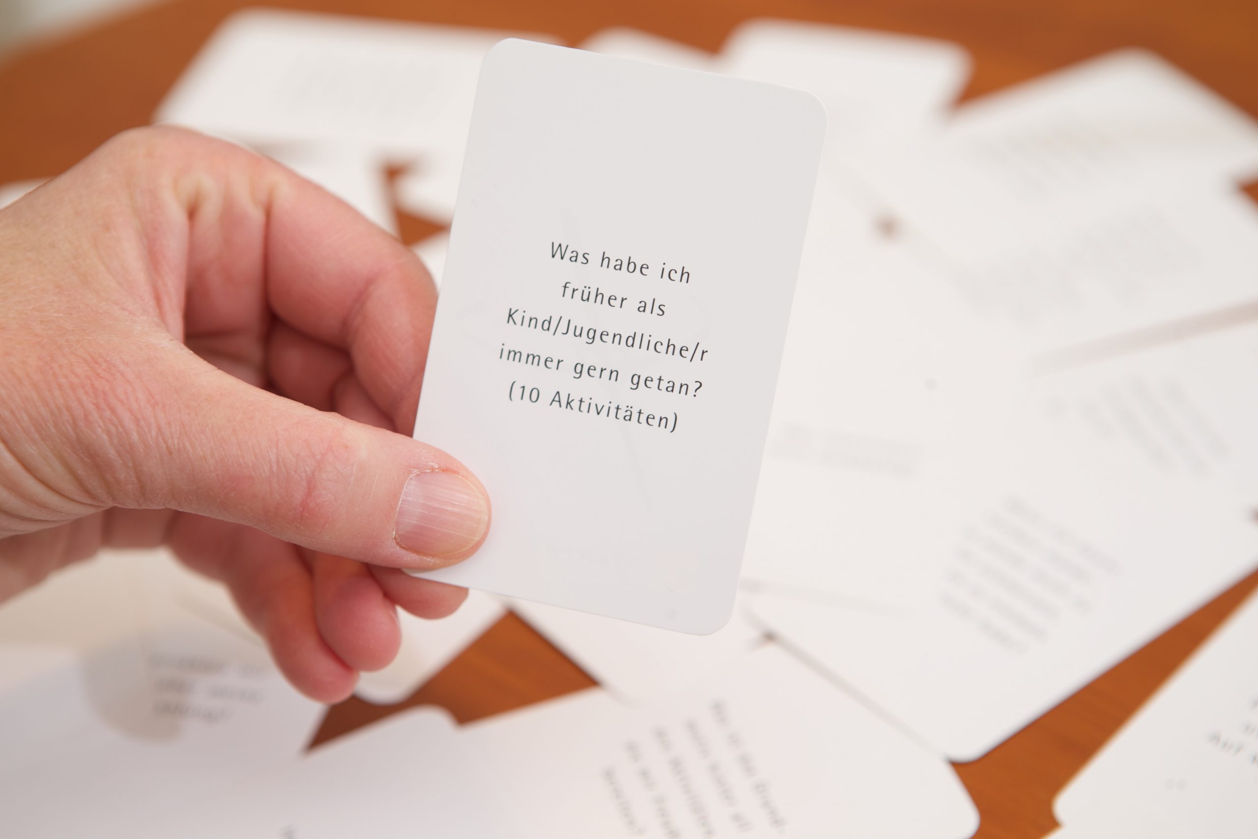 Karten unterstützen im Karrierecoaching: Hier eine Karte mit der Frage "Was habe ich als Kind/Jugendlich/r immer gern getan?"